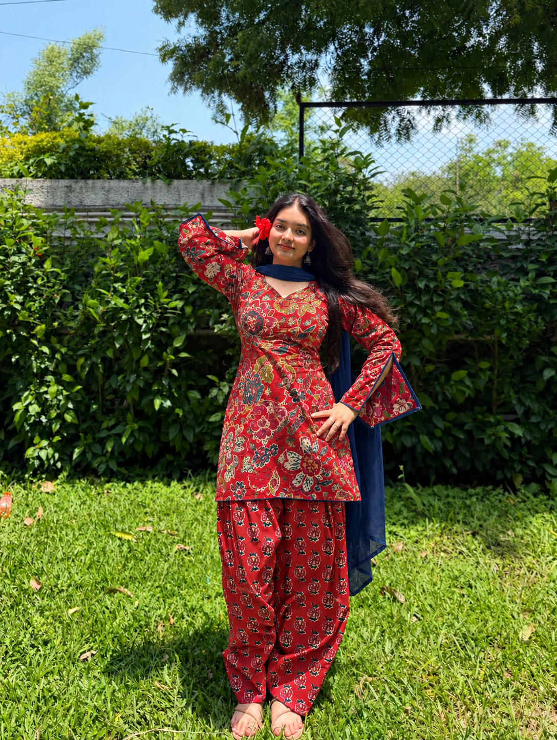 Red butti farsi set with corset back